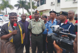 Okorocha (left) addressing security operatives