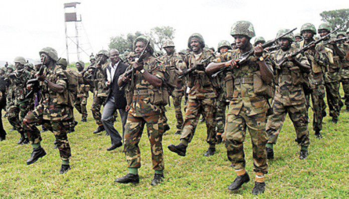 Group-decries. Soldiers-on-duty