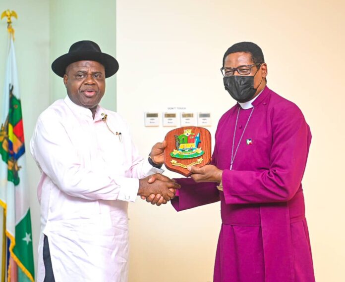 Bayelsa-donates. Gov-Diri-presenting-a-plaque-to-Primate-Ndukuba