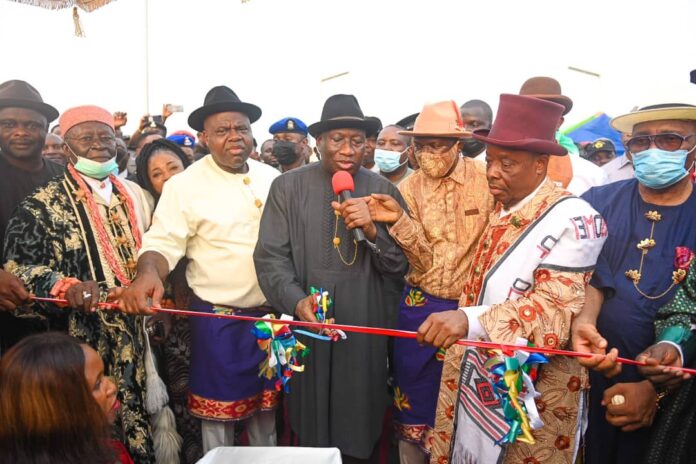 Bayelsa. President-Jonathan-declaring-the-Bridge-open