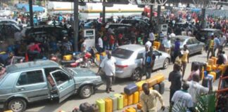 Fuel-scarcity. Nigerians-queueing-for-fuel