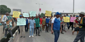 aviation workers protest