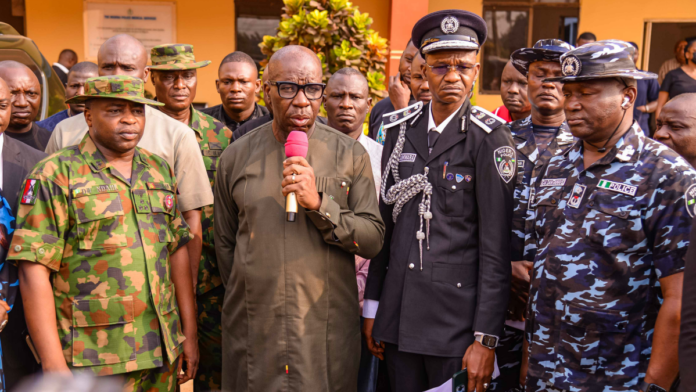 Godwin Obaseki visiting Edo train station victims