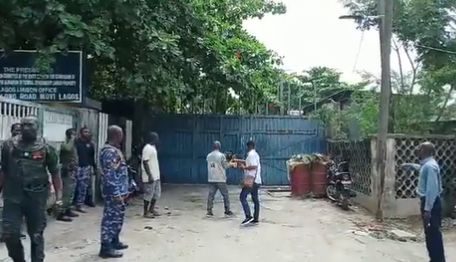 VIDEO: Gunshots as DSS siege on EFCC Lagos office continues