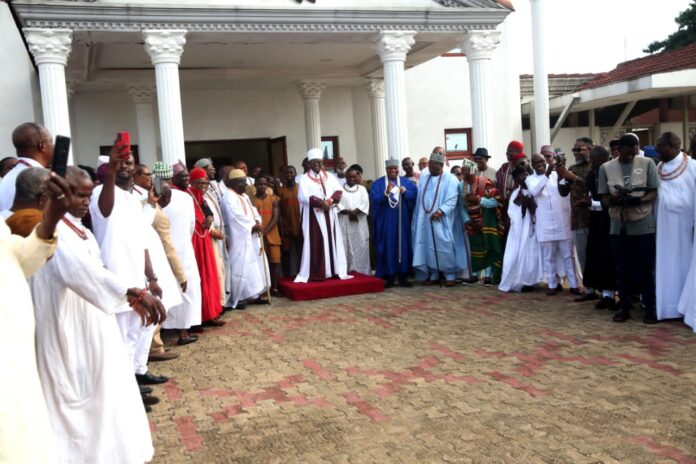 Esan-leaders-of-thought. Esan-leaders-with-Oba