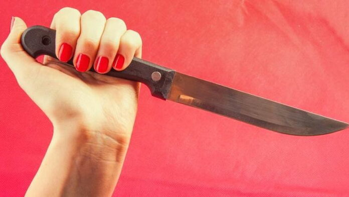 woman-knife police