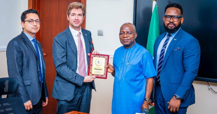 Alex Otti presents a plaque to US diplomat Mike Ervin