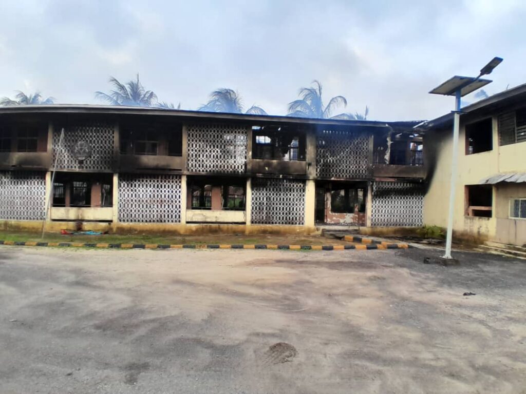 Attack on Ogbaru LGA headquarters pic 2