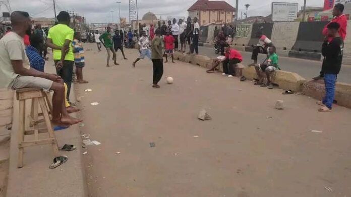 BREAKING: Protesters burn APC headquarters in Jigawa, LG office in Katsina, Tafa LG secretariat in Niger