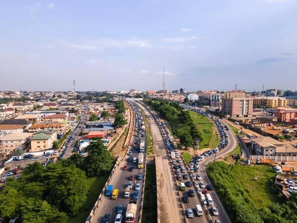 Real estate and the challenges of Lekki busy road