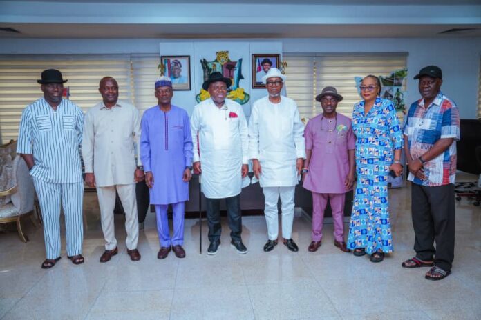 Diri and members of the constitution review committee