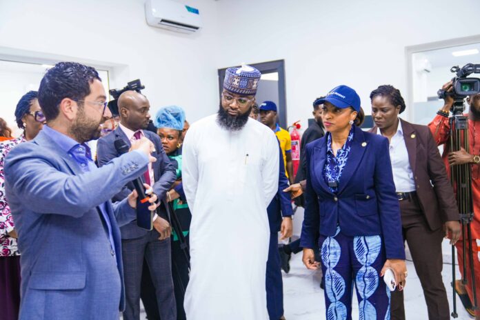 Minister-of-Industry. NASENI-picture