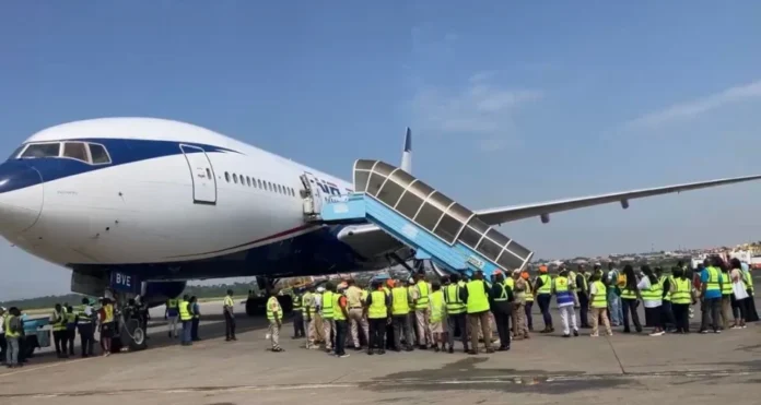 Nigerians return from South Africa