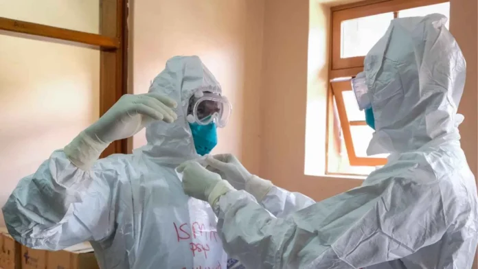 Doctors draped in Ebola preventine outfits